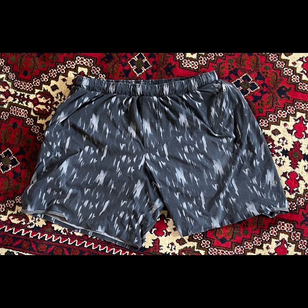 Lululemon Surge Shorts (L)